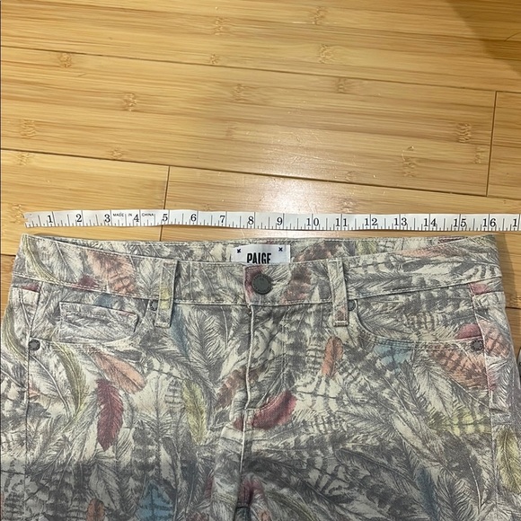 PAIGE x LIBERTY Shorts Womens Size 29 Ivory Feathers Silverlake
Cut-Off Denim - Picture 6 of 8